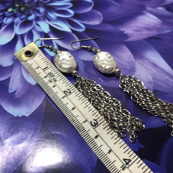 Cool dangle Silver tone white earrings, pretty new - Picture 4 of 4